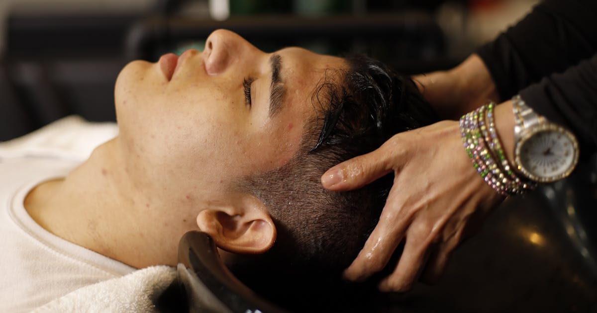 Hair Stylist Salary 2026: Hourly + Annual Income by State